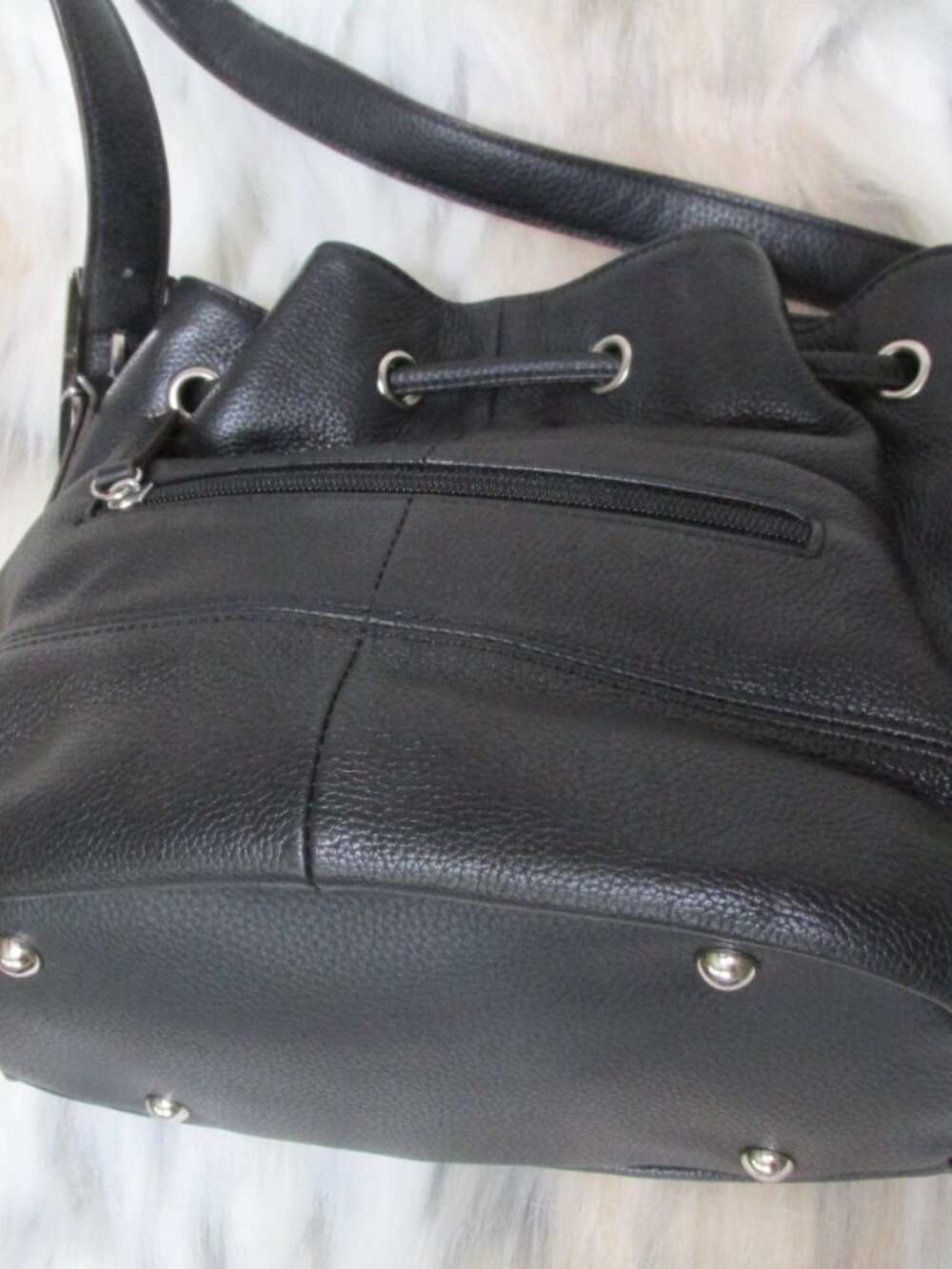 P2905-Tignanello Black Pebble Leather Bucket-Lots of Pockets-shoulder - Picture 6 of 8